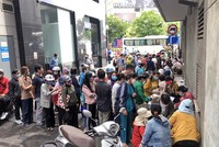 Hàng trăm trái chủ đến làm việc với SCB vì mua trái phiếu hệ sinh thái Vạn Thịnh Phát từ ngân hàng này.