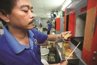 Chính sách điều chỉnh hoạt động các thị trường như vàng cần phải tính toán rất kỹ tác động đến người dân.