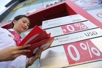 Lãi suất giảm dần là điều kiện thuận lợi để kích cầu tín dụng tiêu dùng.