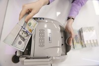 Sự can thiệp của Ngân hàng Nhà nước nhằm ổn định tỷ giá có thể giúp tăng cường sự ổn định tiền tệ.