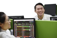 Thị trường chứng khoán chứng kiến nhiều đợt sóng tăng mới của nhóm cổ phiếu địa ốc.