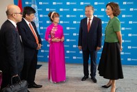 Các bên trao đổi thân tình trước sự chứng kiến của Tổng Bí thư, Chủ tịch nước Tô Lâm.