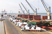 Ngành logistics Việt Nam cần “lớn” nhanh hơn nữa để tăng cạnh tranh khu vực và quốc tế.