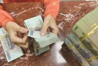 Giảm thêm lãi suất cho vay lúc này là điều cân nhắc đối với các ngân hàng.