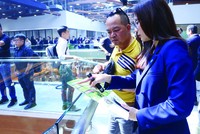 Người làm nghề môi giới bất động sản ngày càng chuyên nghiệp hơn. Ảnh: Lê Toàn.