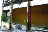 Chung cư Vĩnh Hội đã xuống cấp nghiêm trọng. Ảnh: Trọng Tín.