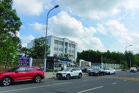 Nhà đầu tư từ khắp nơi đổ về Nhơn Trạch tìm kiếm cơ hội. Ảnh: Lê Toàn.