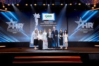 Đại diện F88 chụp ảnh lưu niệm tại giải thưởng HR Excellence 2025.