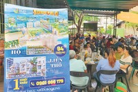 Dự án của Sun Group tại Bà Rịa - Vũng Tàu được tiếp thị tới từng khách hàng ở các quán cà phê. Ảnh: Lê Toàn.