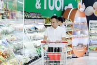 Giảm thuế giá trị gia tăng vừa giảm áp lực chi tiêu cho người dân, vừa tiếp động lực cho doanh nghiệp phát triển. Ảnh: Đức Thanh.