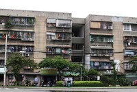 Cư xá Thanh Đa tại quận Bình Thạnh, được xây dựng từ năm 1972, hiện đã xuống cấp nghiêm trọng. Ảnh: Việt Dũng.