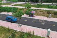 Nhà đầu tư đi xem đất vùng ven. Ảnh: Dũng Minh.