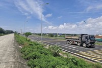 Nhiều công trình hạ tầng mới được triển khai trên cả nước. Ảnh: Việt Dương.