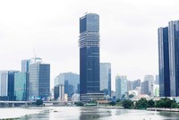 Tòa nhà Marina Center đang trong quá trình “sang tên, đổi chủ”. Ảnh: Lê Toàn.