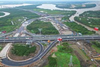 Tuyến đường Vành đai 3 đang được đẩy nhanh thi công. Ảnh: Lê Toàn.