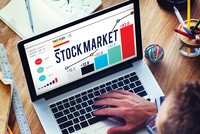 “Tám” cùng chứng sĩ...