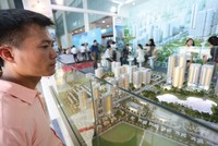 Giá nhà quá cao làm giảm khả năng tiếp cận của đại bộ phận lao động phổ thông. Ảnh: Dũng Minh.