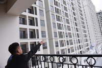 Giá neo quá cao làm giảm sức hấp dẫn của phân khúc căn hộ. Ảnh: Dũng Minh.