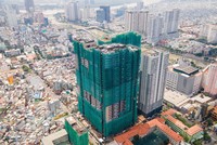 Cả 3 tòa tháp của dự án The Grand Manhattan cùng được đẩy nhanh tiến độ thi công. Ảnh: Việt Dũng.