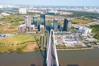 Việc hình thành bán đảo Thủ Thiêm với vị thế là trung tâm tài chính mới, kết hợp với mạng lưới hạ tầng giao thông đồng bộ đã tạo ra sức hút khổng lồ cho khu Đông. Ảnh: Lê Toàn.