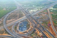 Các trục giao thông kết nối tại Đồng Nai đang gấp rút hoàn thiện. Ảnh: Lê Toàn.