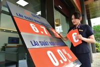 Mặt bằng lãi suất cả huy động lẫn cho vay đều đang neo cao.