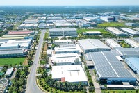 Điện mặt trời áp mái đang được nhiều khu công nghiệp triển khai như một giải pháp giúp chủ động nguồn điện và hướng đến sản xuất xanh. Ảnh: Thành Nguyễn.