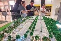 Lãi vay tăng cao tác động mạnh mẽ tới tâm lý người mua nhà. Ảnh: Dũng Minh.