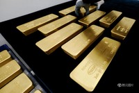 Cận cảnh quá trình sản xuất những thỏi vàng 24K