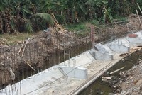 Dự án công trình Kè hai bên bờ suối Đăk Ter huyện Tu Mơ Rông có tổng mức đầu tư 28 tỷ đồng với 9 gói thầu. (Ảnh minh họa)