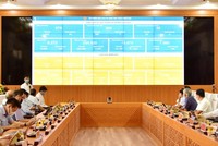 Giám đốc sở Thông tin và Truyền thông Thừa Thiên Huế Nguyễn Xuân Sơn giới thiệu tổng quan Trung tâm điều hành UBND tỉnh Thừa Thiên Huế tại lễ khai trương.