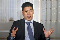 Ông Weijian Zhou, 33 tuổi, là Giám đốc điều hành của Lenovo tại Ukraine từ năm 2008 cho đến nay