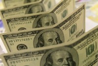 Đồng USD bất ngờ giảm giá, giới đầu tư "ngại" Fed hành động sớm