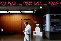 TTCK Hy Lạp giảm kỷ lục ngay ngày đầu tiên mở cửa