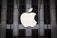 Apple đang giữ 181,1 tỷ USD ở nước ngoài, nhiều hơn bất kỳ công ty Mỹ nào trong danh sách và ước tính số thuế phải trả cho khoản tiền này là 59,2 tỷ USD