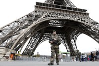 Việc Paris bị tấn công tác động mạnh tới tâm lý của giới đầu tư