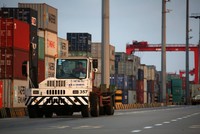 Xuất khẩu của Trung Quốc bất ngờ tăng trở lại