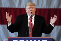 New York Times dành 2 trang cho những lời thóa mạ của Donald Trump