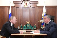 Tổng thống Nga Vladimir Putin cùng CEO Rosneft Igor Sechin