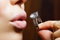 Kim cương luôn là “bạn tốt” của phụ nữ
