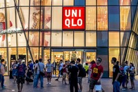 Uniqlo muốn vượt Zara, cạnh tranh với Amazon