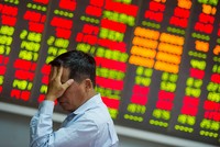 Chứng khoán Trung Quốc lao dốc sau 1 tháng trầm lắng