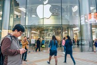 Thành triệu phú nhờ đầu tư cổ phiếu Apple: May hơn khôn