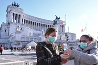 Ngoài Mỹ, bao nhiêu quốc gia đã áp dụng lệnh hạn chế đi lại?