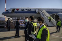 Hàng không tăng cường chở hàng để tồn tại