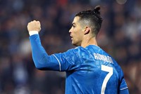Cristiano Ronaldo và đồng đội tại Juventus sẽ bị giảm lương
