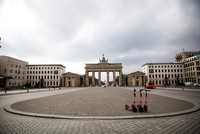 Áo, Na Uy, Đan Mạch, Cộng hòa Séc và Đức đang bắt đầu tái khởi động nền kinh tế sau khi đã phong tỏa ở nhiều cấp độ khác nhau trong khoảng 1 tháng - bắt đầu từ khoảng giữa tháng 3.

