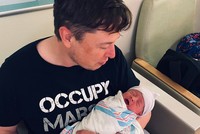 Chào mừng bé X Æ A-12 Musk!