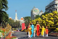 Ấn phẩm báo Tết đặc biệt chào Xuân 2015 và mừng Tết Ất Mùi