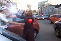 Những hành vi làm hỗn loạn giao thông được các thành viên của nhóm quay lại và đưa lên mạng.